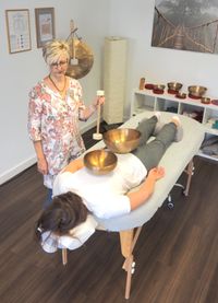 Klangschalen, Klangmassage, Entspannung, Stress, Monheim am Rhein, Schwingungen, Auszeit, Peter Hess, Massage, Wellness, Klang, Soundhealing, Klangzeit, Klangzeit4you, Nicole Kurth, Gong, Sportpark,